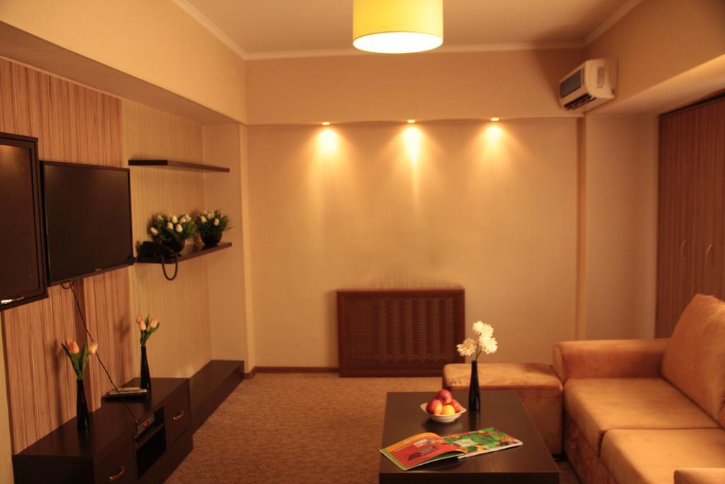 Hotel Dostuk Bishkek Exterior photo