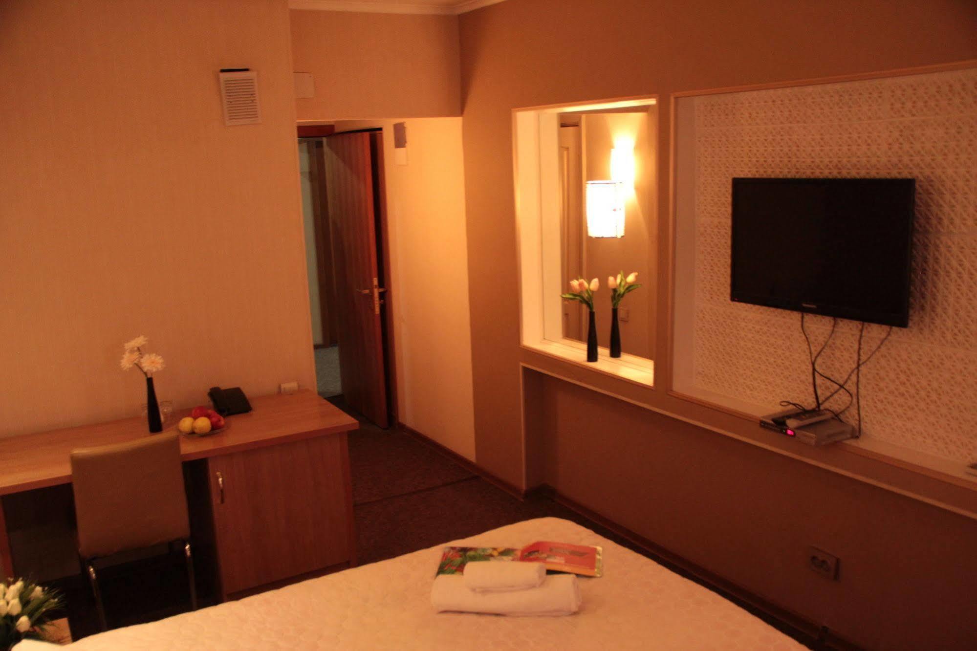Hotel Dostuk Bishkek Exterior photo